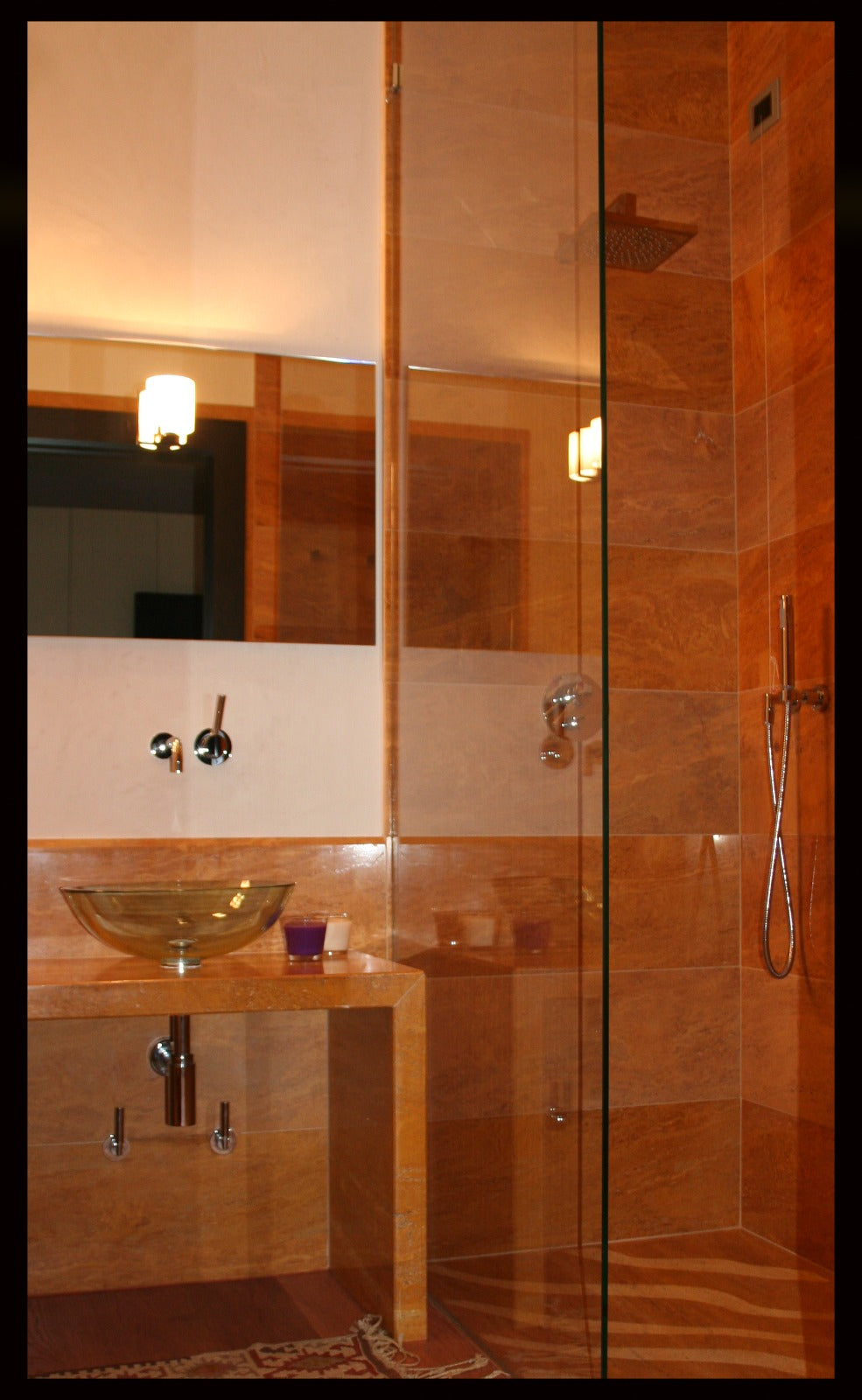 BAGNO IN TRAVERTINO GIALLO LEVIGATO E LUCIDO