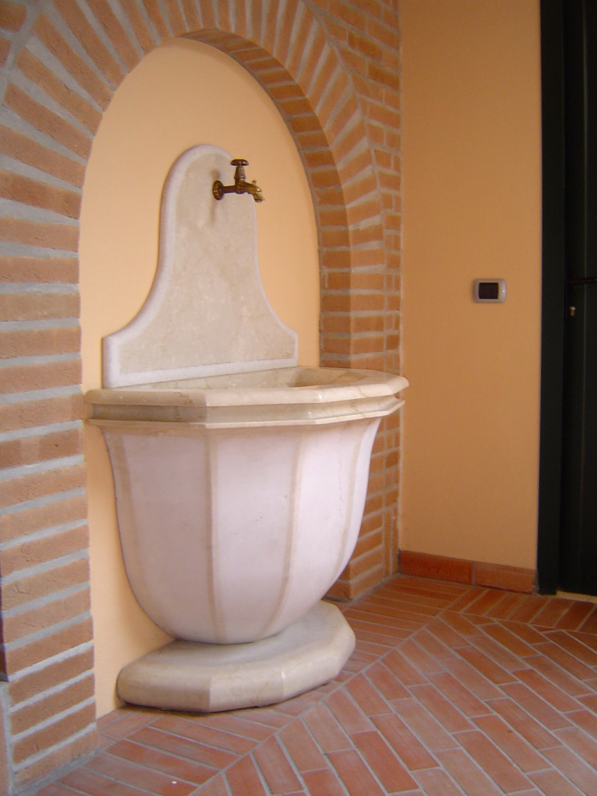FONTANA IN MARMO BOTTICINO