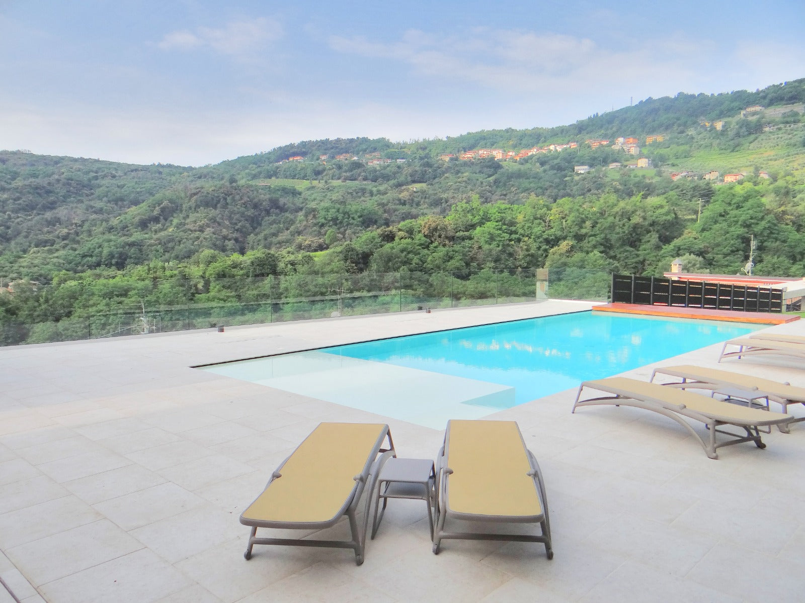PAVIMENTAZIONE PISCINA IN PIETRA DI GERUSALEMME